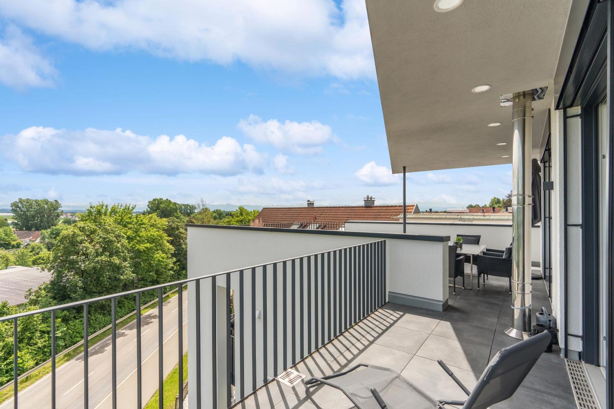 Anytime - Penthouse Mit Terrasse Und Bergsicht Friedrichshafen Exterior foto